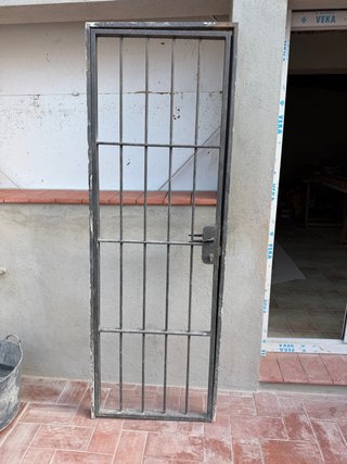 Reja de seguridad para puerta