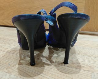 Tacones Guess Morados y Negros