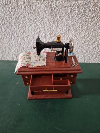 Caja de música máquina de coser vintage