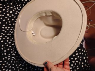 Sombrero Cowboy Blanco con Tachuelas Doradas