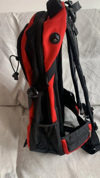 Mochila Trekking Madison Negra y Roja