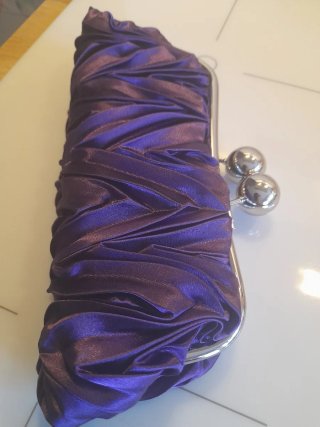 Elegante bolso de mano morado