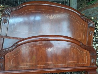 Cama de madera estilo clásico 1.35