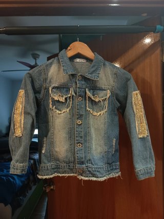 Chaqueta vaquera vintage decorada con lentejuelas