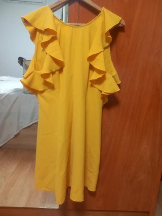 Vestido amarillo con volantes