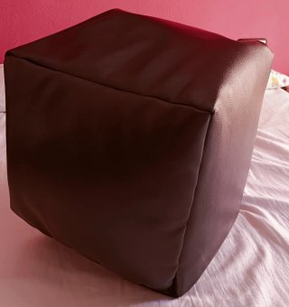 Puff Negro de Piel Sintética