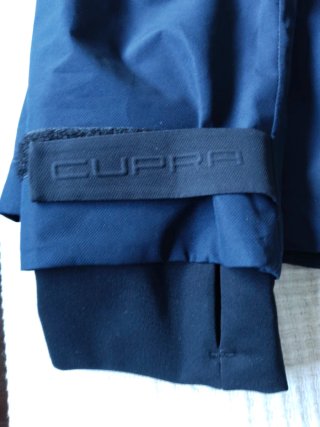 Chaqueta Impermeable CUPRA COMO NUEVA. ORIGINAL.