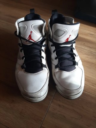 Zapatillas Jordan Blancas y Negras