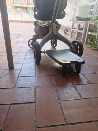 Cochecito Stokke con patinete