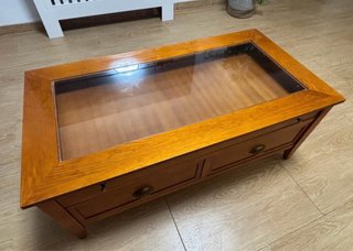Mesa de centro de madera con cristal