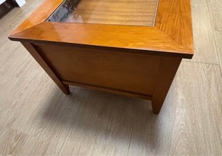 Mesa de centro de madera con cristal