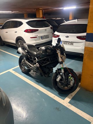 Ducati Monster 696