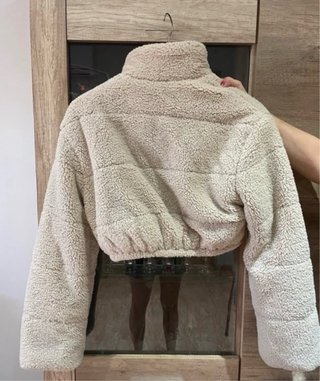 Chaquetón corto beige
