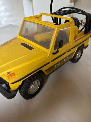 Coche Teledirigido Mercedes Rico 4x4 amarillo