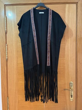 Chaleco Negro con Flecos