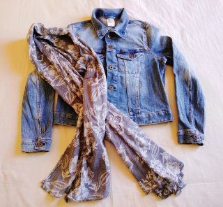 Cazadora vaquera corta+regalo fular estampado.