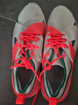 Zapatillas Puma Blancas y fluorescente