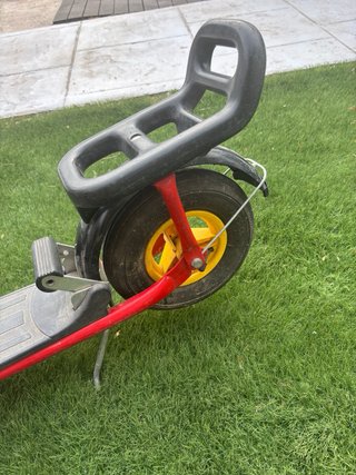 Patinete infantil rojo y amarillo para niños