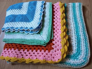 Lote 4 mantitas cuadrantes tapetes crochet vintage