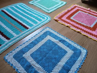 Lote 4 mantitas cuadrantes tapetes crochet vintage