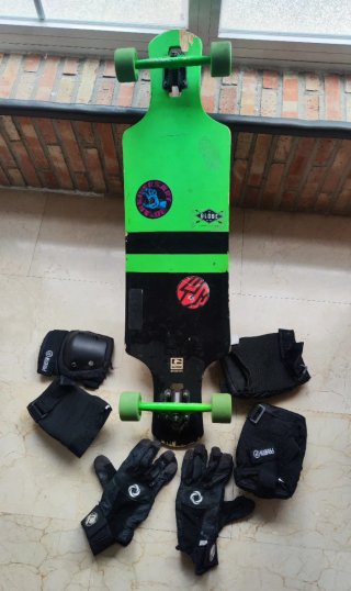 Longboard Globe con Protecciones