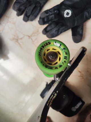 Longboard Globe con Protecciones