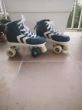 Patines de cuatro ruedas estilo retro