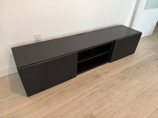 Vendo mueble de TV IKEA BESTÅ en color negro.