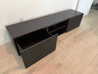 Vendo mueble de TV IKEA BESTÅ en color negro.