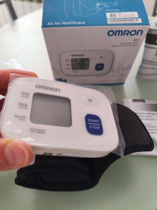 Tensiómetro de muñeca Omron RS1