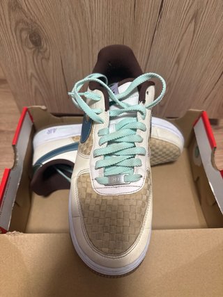 Caja de Zapatillas Nike Air Force 1 QS