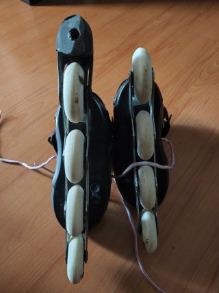 Patines en línea, protectores y bolsa