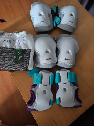 Patines en línea, protectores y bolsa