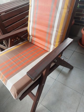 Dos sillas tipo butaca plegable IKEA madera y tela
