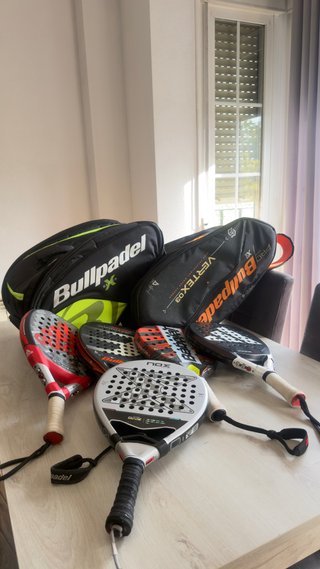 Equipación de Pádel: 5 Palas y 2 Paleteros