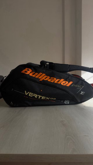 Equipación de Pádel: 5 Palas y 2 Paleteros