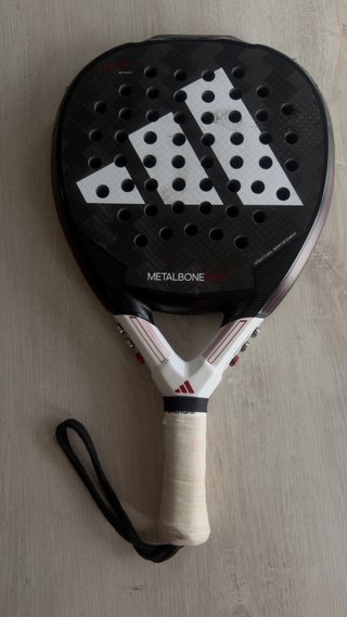 Equipación de Pádel: 5 Palas y 2 Paleteros