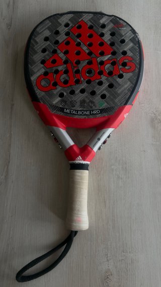 Equipación de Pádel: 5 Palas y 2 Paleteros