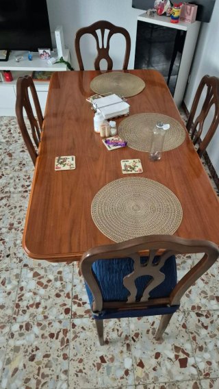 Mesa de Comedor con 4 Sillas