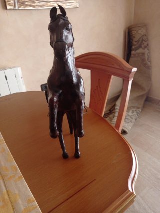 Figura de Caballo de Piel