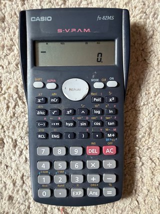 Calculadora Científica Casio fx-82MS