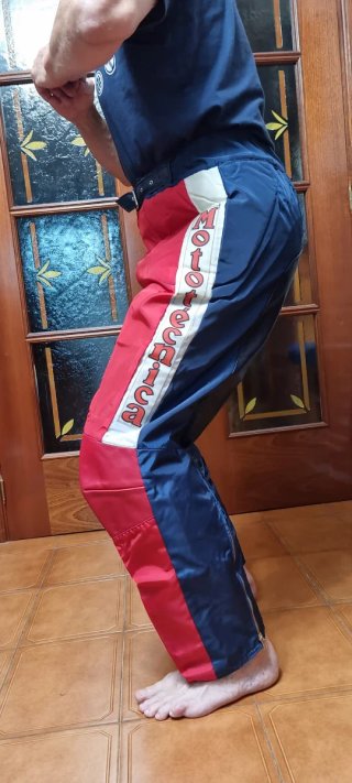 Pantalón moto campo rojo y azul, talla 58.