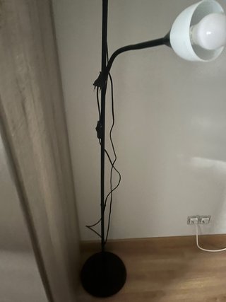 Mesa y Lámpara