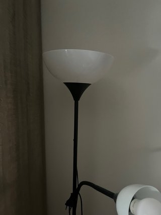 Mesa y Lámpara