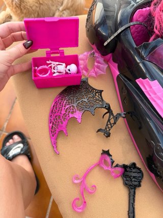 Coche y Muñeca Monster High