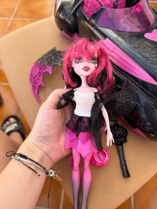 Coche y Muñeca Monster High