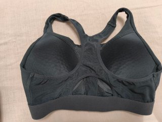 Reggiseno sportivo Decathlon con chiusura frontale