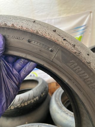 Neumático Slick Bridgestone Battlax V03