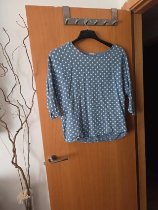 Camisa azul lunares blancos mujer