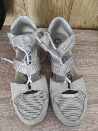Cuñas Gioseppo Beige